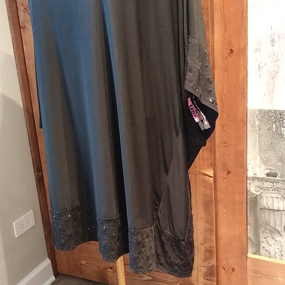 Dress - Picture 4 of 15